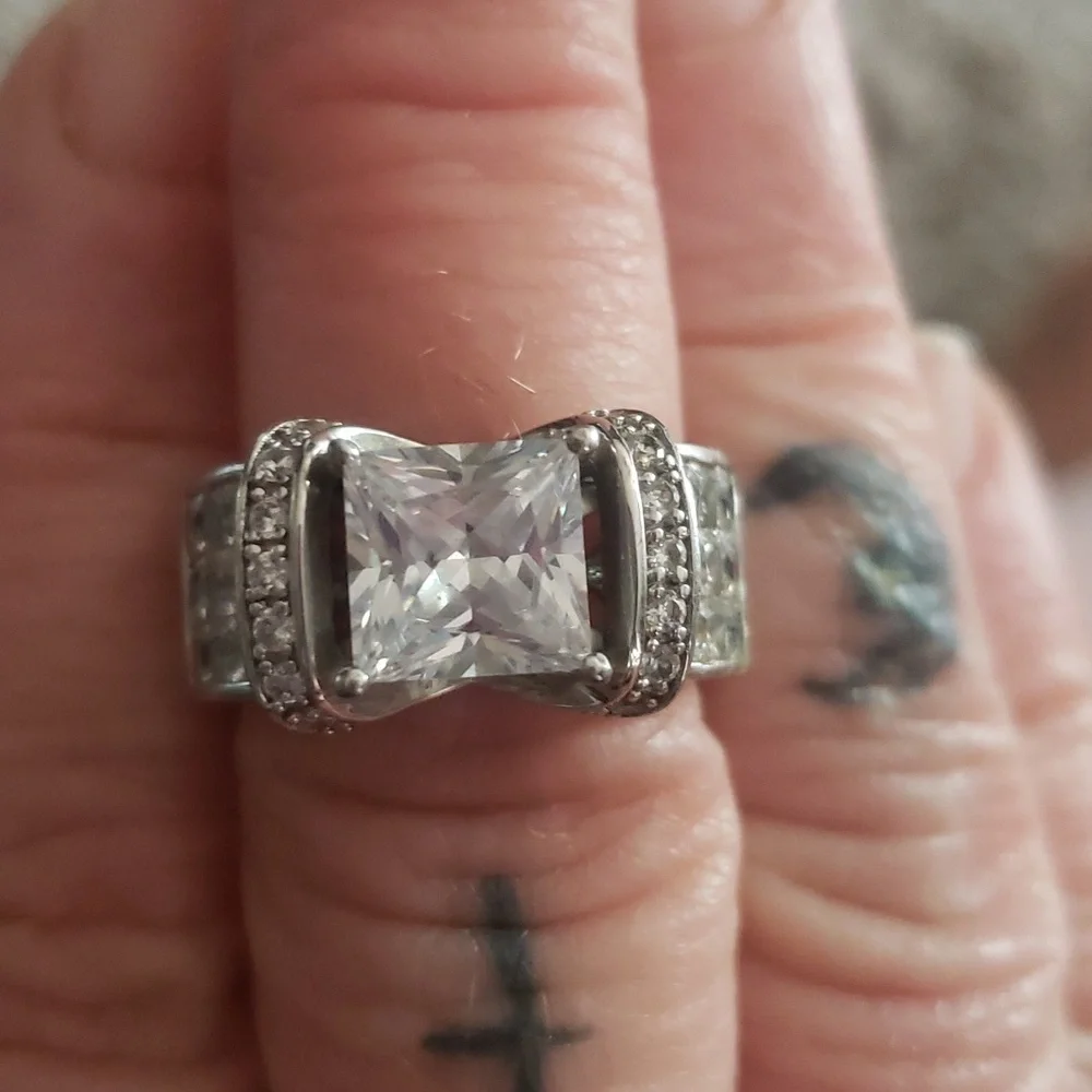 Ring - Picture 1 of 6